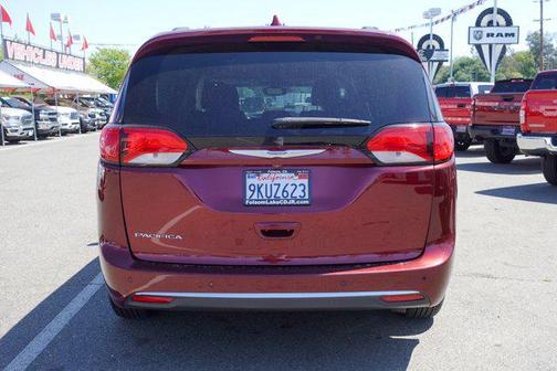 2017 Chrysler Pacifica Touring-L