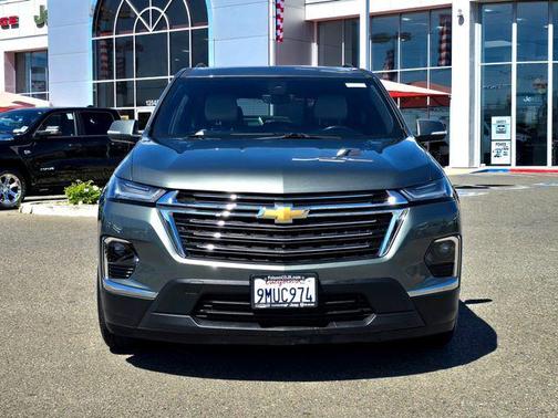 Silver Sage Metallic 2023 Chevrolet Traverse LT Leather