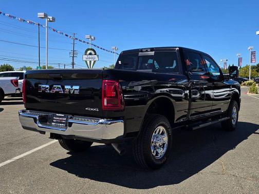 2025 RAM 2500 Tradesman Crew Cab 4x4 6'4' Box