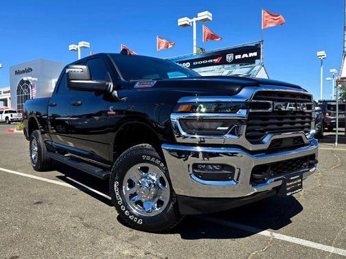 2025 RAM 2500 Tradesman Crew Cab 4x4 6'4' Box