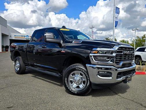 2025 RAM 2500 Tradesman Crew Cab 4x4 6'4' Box