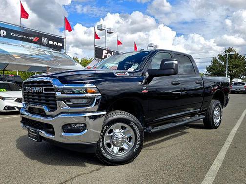 2025 RAM 2500 Tradesman Crew Cab 4x4 6'4' Box