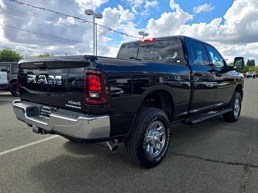 2025 RAM 2500 Tradesman Crew Cab 4x4 6'4' Box