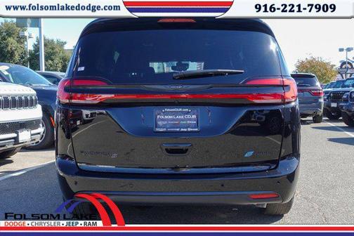 2024 Chrysler Pacifica Hybrid S Appearance Pkg