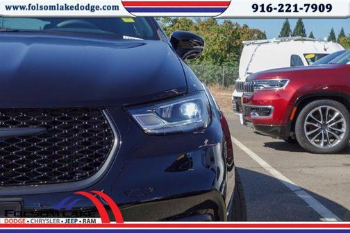 2024 Chrysler Pacifica Hybrid S Appearance Pkg