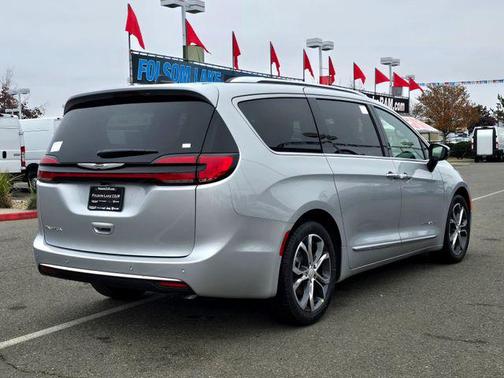 2026 Chrysler Pacifica L