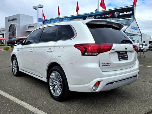 2022 Mitsubishi Outlander PHEV SEL