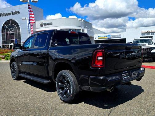 Diamond Black Crystal Pearlcoat 2026 RAM 1500 Express