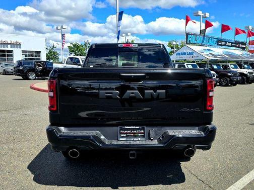 Diamond Black Crystal Pearlcoat 2026 RAM 1500 Express