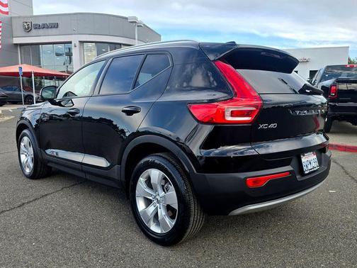 2021 Volvo XC40 T4 Momentum