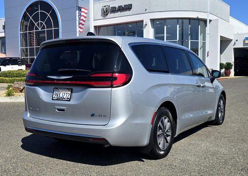 2023 Chrysler Pacifica Hybrid Touring L