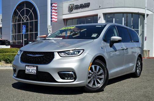 2023 Chrysler Pacifica Hybrid Touring L