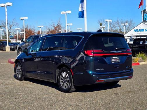 2024 Chrysler Pacifica Hybrid Select
