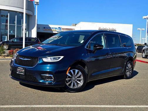 2024 Chrysler Pacifica Hybrid Select