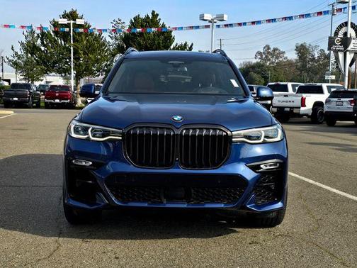 2022 BMW X7 M50i