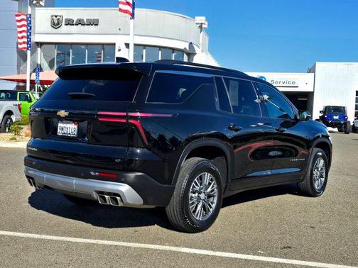 2024 Chevrolet Traverse LT