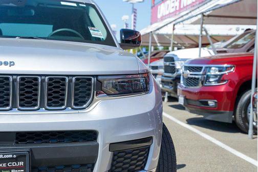 2023 Jeep Grand Cherokee L Laredo