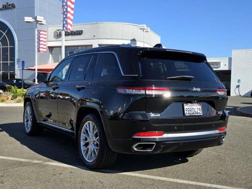 2022 Jeep Grand Cherokee Summit