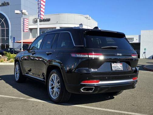 2022 Jeep Grand Cherokee Summit