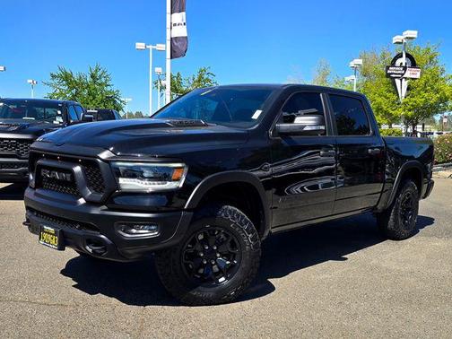 Diamond Black Crystal Pearlcoat 2021 RAM 1500 Rebel