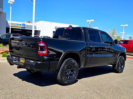 Diamond Black Crystal Pearlcoat 2021 RAM 1500 Rebel
