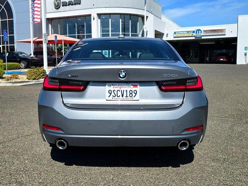 2025 BMW 330 i xDrive