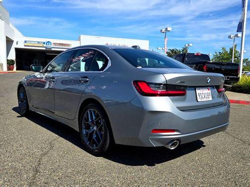 2025 BMW 330 i xDrive