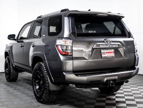 Photo 2 of 26 of 2020 Toyota 4Runner SR5