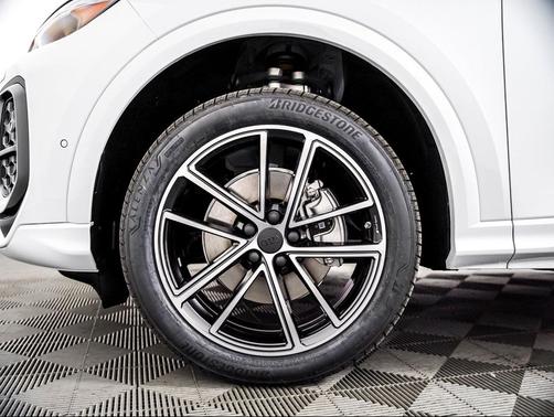 Glacier White Metallic 2026 Audi Q5 Premium Plus TFSI quattro S tronic