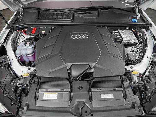 Glacier White Metallic 2026 Audi Q7 55 Premium Plus