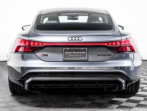 Daytona Gray Pearl Effect 2023 Audi RS e-tron GT quattro