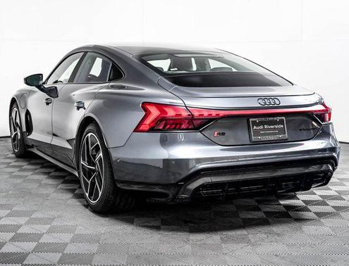 Daytona Gray Pearl Effect 2023 Audi RS e-tron GT quattro
