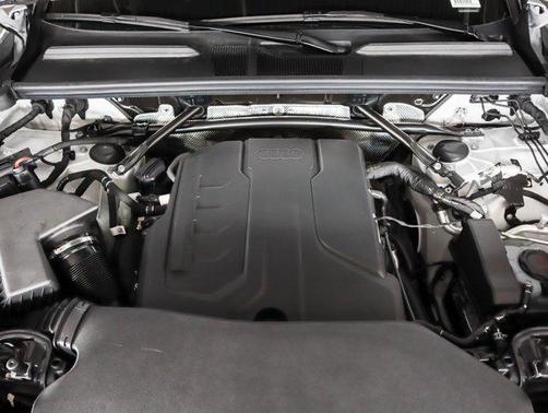 Glacier White Metallic 2026 Audi Q5 Premium TFSI quattro S tronic