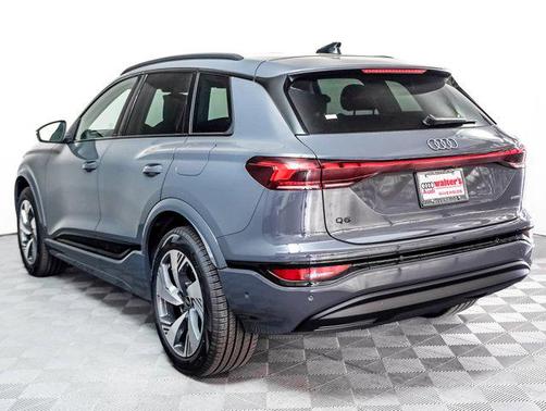 2025 Audi Q6 e-tron Premium Plus quattro