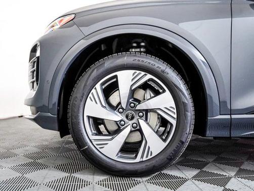 2025 Audi Q6 e-tron Premium Plus quattro