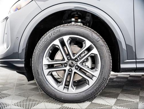 Tambora Gray Metallic 2026 Audi Q5 Premium TFSI quattro S tronic