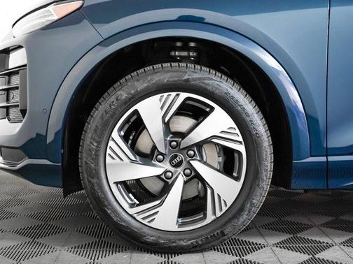 2025 Audi Q6 e-tron Premium Plus quattro