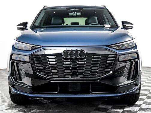 Plasma Blue Metallic 2027 Audi Q6 e-tron Premium Plus