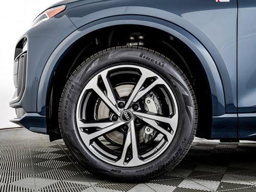 Plasma Blue Metallic 2027 Audi Q6 e-tron Premium Plus