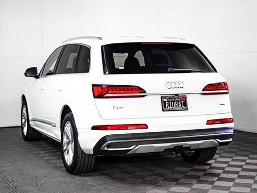 2022 Audi Q7 55 Premium Plus
