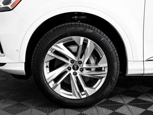 2022 Audi Q7 55 Premium Plus