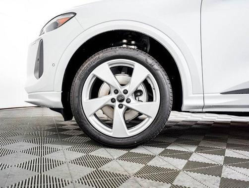 Glacier White Metallic 2026 Audi Q5 Premium Plus TFSI quattro S tronic
