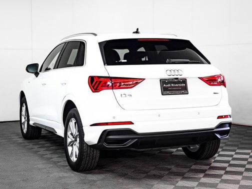 2025 Audi Q3 Premium 45 TFSI S line quattro Tiptronic
