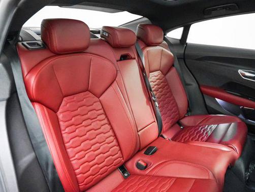 2024 Audi e-tron GT Premium Plus quattro