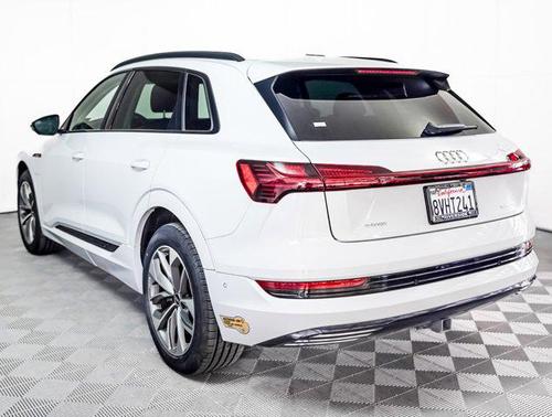 2021 Audi e-tron Premium Plus