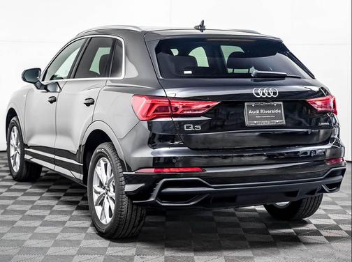 Mythos Black Metallic 2023 Audi Q3 45 S line Premium Plus