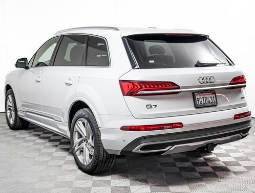 Glacier White Metallic 2023 Audi Q7 45 Premium