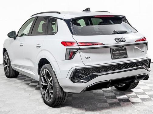 Glacier White Metallic 2026 Audi Q3 TFSI quattro S tronic