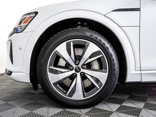 2024 Audi Q8 e-tron Prestige