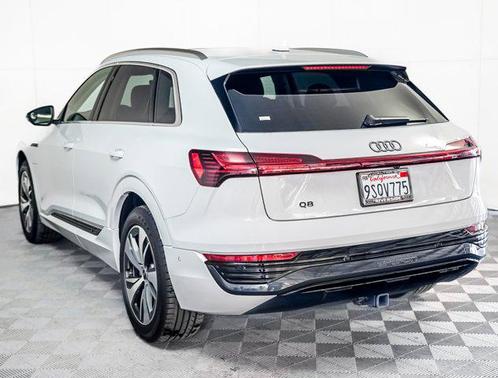 2024 Audi Q8 e-tron Prestige